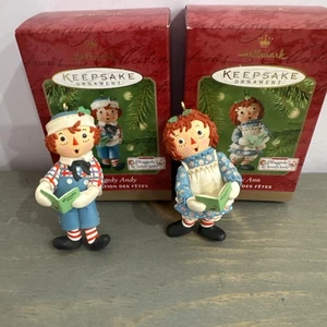 Neu 2001 Hallmark Andenken Ornamente - Raggedy Ann und Raggedy Andy ~ Paar (2) - Bild 1 von 10