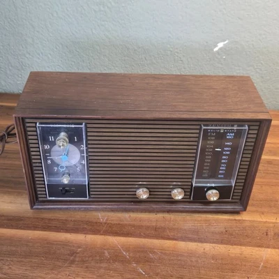 VTG Wood Zenith Long Distance 2-2950 Transistor Clock Radio Works well see video - Image 1 of 4