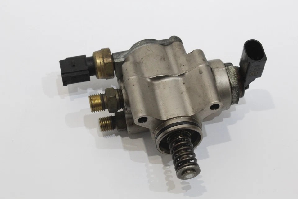 Audi RS4 8E B7 4.2 V8 NS Left High Pressure Fuel Rail Supply Pump FAULTY — 第 1/4 张图片