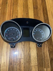 2011-2011 Jeep Grand Cherokee Speedometer Instrument Cluster Gauges OEM - Picture 1 of 4