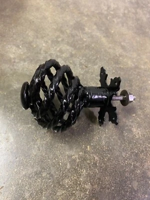 Ancienne grosse poignée de porte centrale fixe, en fer torsadé - Photo 1/4