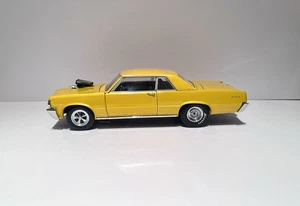 Sun Star 1964 Pontiac GTO Drag Yellow 1/18 Scale Diecast Model Car - Picture 1 of 16