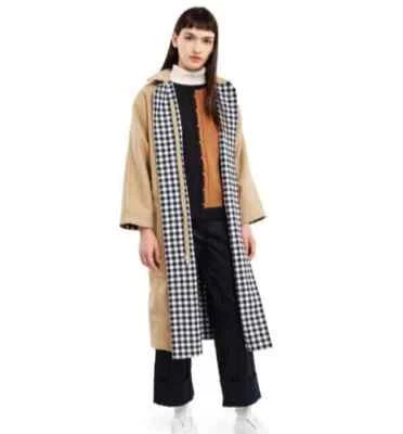 CEREMONIA DE APERTURA x ESPIRIT Gabardina Larga Reversible Camel y BW Gingham Foto 1 de 4