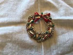 Christmas Wreath Brooch/Pin Red & Green Enamel with Bow Vintage - Picture 1 of 1