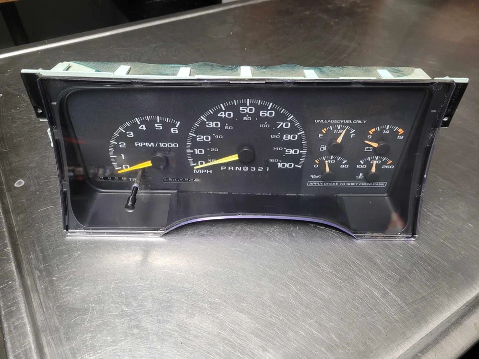 1995 Chevy / GMC Auto Gauge Cluster 300k+ **GÁS** - Imagem 1 de 1