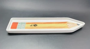 Angela Staehling Serie de cuadernos de bocetos por Magenta Bandeja de lápiz Plato 12" - Imagen 1 de 5