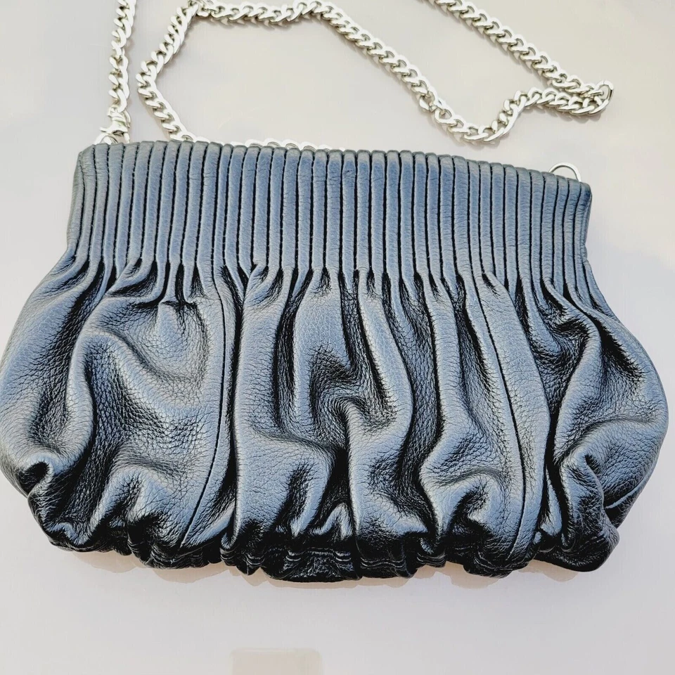 Bolso sin asas BODHI de cuero negro granulado Hobo muñeca Foto 1 de 4