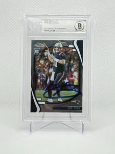 MAC JONES HANDSIGNIERT 2021 PANINI ABSOLUTE ROOKIE CARD PATRIOTS BECKETT - Bild 1 von 2