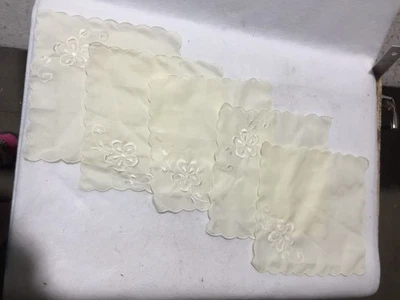 Conjunto de 5 bordados de organza de linho amarelo pálido vintage borda enrugada ondulada 9" X 9" - Imagem 1 de 2