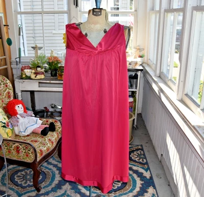 Vintage Años 70 Vanity Fair Rosa Caliente Noche Slip Bordado Floral Satinado Talla Grande Foto 1 de 4