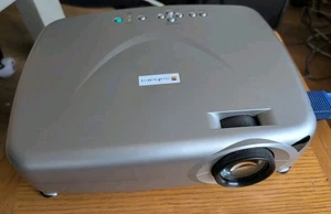 SAHARA AV-2100 LCD PROJECTOR ONLY 280 LAMP HOURS WITH LEADS & HD TO RGB ADAPTOR - Picture 1 of 12