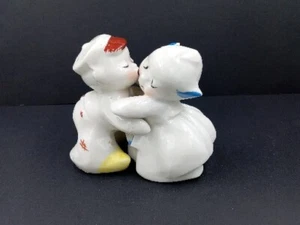 1940's Vintage Van Tellingen Hugging Dutch Boy & Girl Salt & Pepper Shaker's - Picture 1 of 10