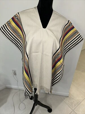 Unisex Colombian Poncho Multicolor Adult size, hand made - Imagem 1 de 4