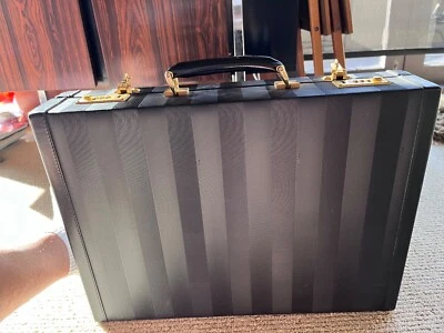 Maletín Fendi rayas negras circa 1995 Foto 1 de 4