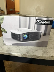 GOODEE SMART 4K PROJECTOR WITH 5G WIFI AND BLUETOOTH - BLACK/WHITE - Picture 1 of 5