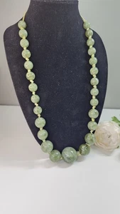Collana lunga vintage laureata annodata perline verde marmorizzato - Foto 1 di 10