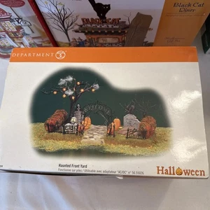 Department 56 Snow Village Halloween Haunted Front Yard #52924 - Bild 1 von 3