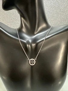 Collar Colgante Tory Burch Doble T Logo Cadena Plata y Cristal Clásico - Imagen 1 de 5