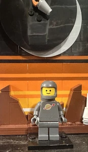 LEGO Classic Spaceman Dark Grey With Space Helmet / Custom Air Tank - Picture 1 of 5