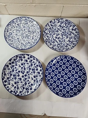 Lindo juego de platos de vajilla de porcelana con flores azules y blancas Vancasso de 4 piezas jardín Foto 1 de 4