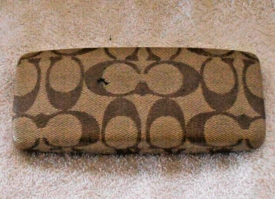 Óculos e estojo Coach - Imagem 1 de 2