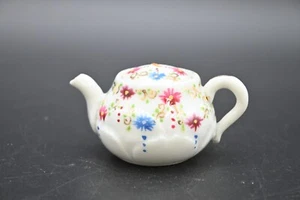 Muy Linda Mini Tetera Floral Vintage Piedra de Hierro Tetera Flores 3.5"L - Imagen 1 de 8