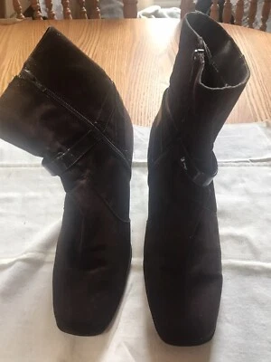 ¡Botines al tobillo Merona de gamuza sintética marrón para mujer talla 8 1/2 tacón! Foto 1 de 4