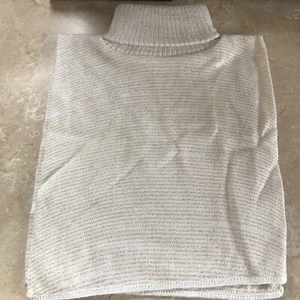 Suéter Acrílico Vintage Para Mujer’s 1970’s Nuevo Sin Etiquetas Blanco/Dorado Cuello Alto Dickey - Imagen 1 de 6