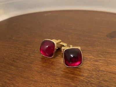VINTAGE ANSON RUBY RED CABOCHON LUCITE STONE CUFFLINKS - Image 1 of 2