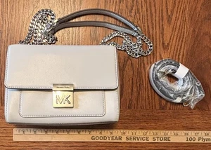 Borsa a tracolla/tracolla Michael Kors Mindy in pelle grigio chiaro con ferramenta argento - Foto 1 di 10