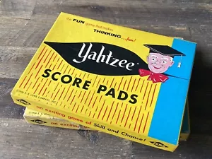 Yahtzee Scorepads 1956 completo 4 almohadillas con caja original ES Lowe Co 2 cajas dados - Imagen 1 de 8