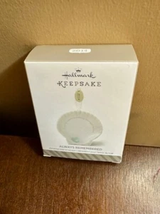 Hallmark Keepsake Ornament Always Remembered 2014 Porcelain Sea Shell - Picture 1 of 3