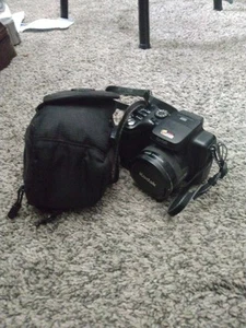 Kodak Easy Share Z812 IS 8.1MP Digital Camera Lowepro Cary case - Picture 1 of 7