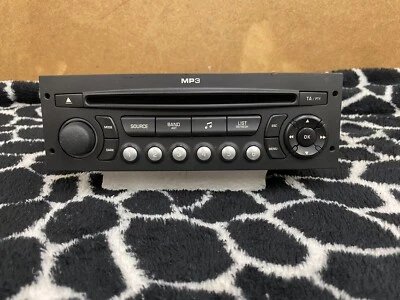 Unidad principal reproductor de CD radio coche peugeot 307 citroen c2 etc n2m02 totalmente decodificada Foto 1 de 4