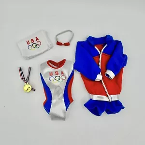 Barbie Puppe Schwimmer Outfit Badeanzug Jacke Shorts Handtuch Olympia Brille - Bild 1 von 4