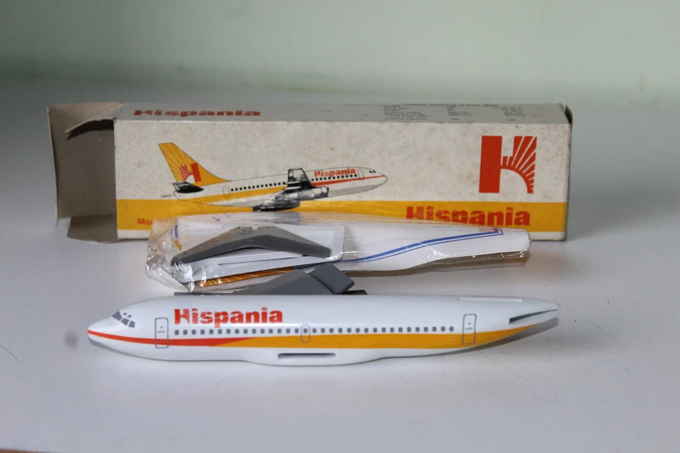 WOOSTER VINTAGE 1:200 BOEING 737-200 - HISPANIA - UNASSEMBLED MODEL No.51 - Image 1 of 1