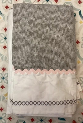 Falda cama cuna levtex rosa gris búhos Foto 1 de 4