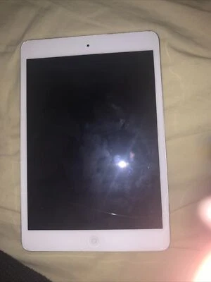 Apple iPad mini 2 16GB, Wi-Fi + Cellular (Unlocked), 7.9in - Silver - Image 1 of 4