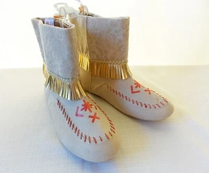 Disney Store Pocahontas Boots Girls 2/3 Shoes Booties Moccasins Costume - Picture 1 of 3