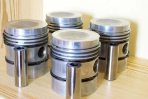 Mercedes-Benz OM 636 Set of 4 Pistons with Rings for Bore Size 75.50 mm - Picture 1 of 2