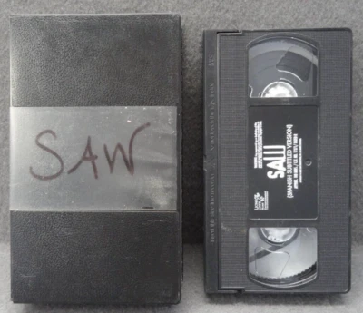Saw 2005 SPANISH Subtitles Lions Gate Home VTG Horror VHS Cassette Tape 16590 - Image 1 of 4