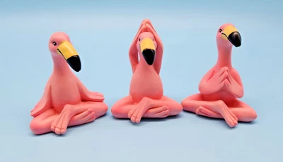 LOTE DE 3 estatuillas de resina de postura de yoga flamenco meditación zen decoración de aves de Florida Foto 1 de 4