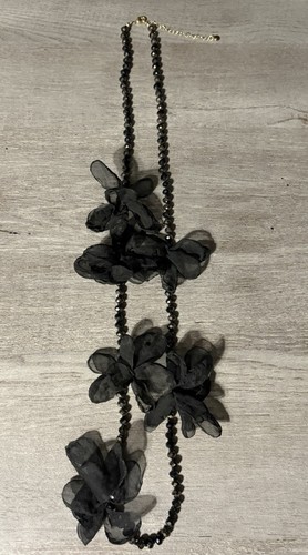 VETEMENTS Collana donna lunga in taffetà nera e perline