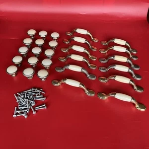 Konvolut Schubladengriffe Schrankgriffe 12 Griffe und 15 Ziehen mit Schrauben siehe Bilder - Bild 1 von 18