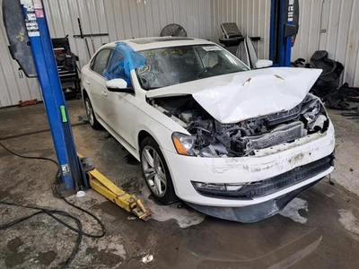 2013 Volkswagen Passat Front Windshield Wiper Motor OEM Used 132K Miles - Image 1 of 4