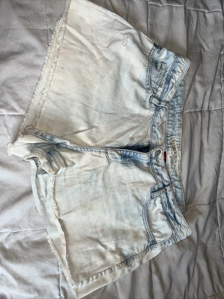 Pantalones cortos de mezclilla rasgados de tiro medio ARIZONA para mujer talla 15 lavado claro Foto 1 de 3