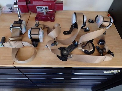 Cinturón de seguridad trasero Kia Sedona 2015-2018 3,3 L segunda y tercera fila retractores trasero Foto 1 de 4