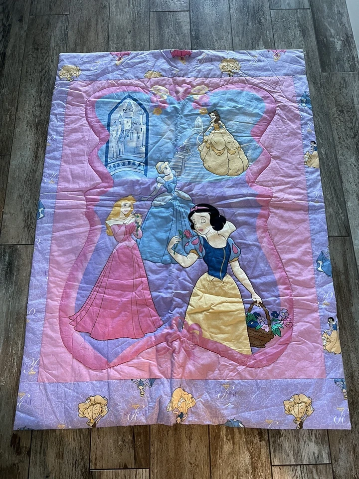 "Manta princesa acolchada para cuna de bebé hecha a mano 39"" X 53"" Cenicienta, Bella, Aurora" Foto 1 de 4