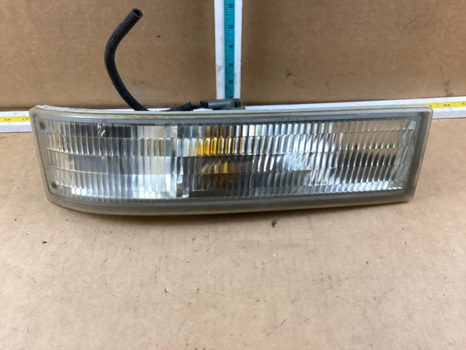 1995-2005 Chevrolet Astro Right Passenger Side Corner/Park Turn Signal Light - Image 1 of 4
