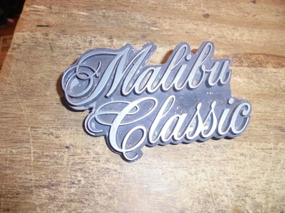 Chevy Chevrolet Malibu 1976 1977 clásico parrilla emblema insignia GM Foto 1 de 2